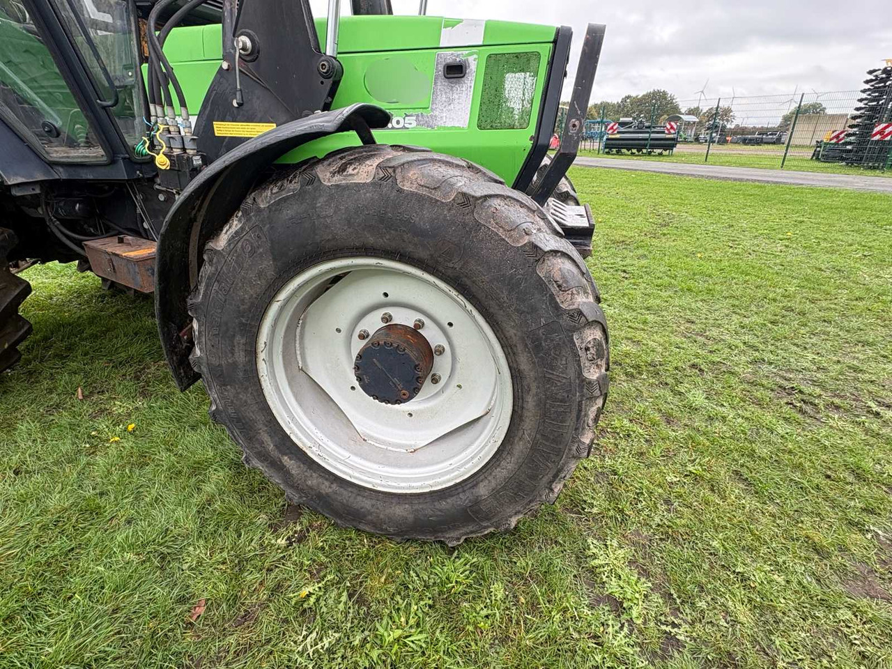 DEUTZ-FAHR DX 6.05 FRONT LOADER - Traktor: das Bild 3 DEUTZ-FAHR DX 6.05 FRONT LOADER - Traktor: das Bild 3