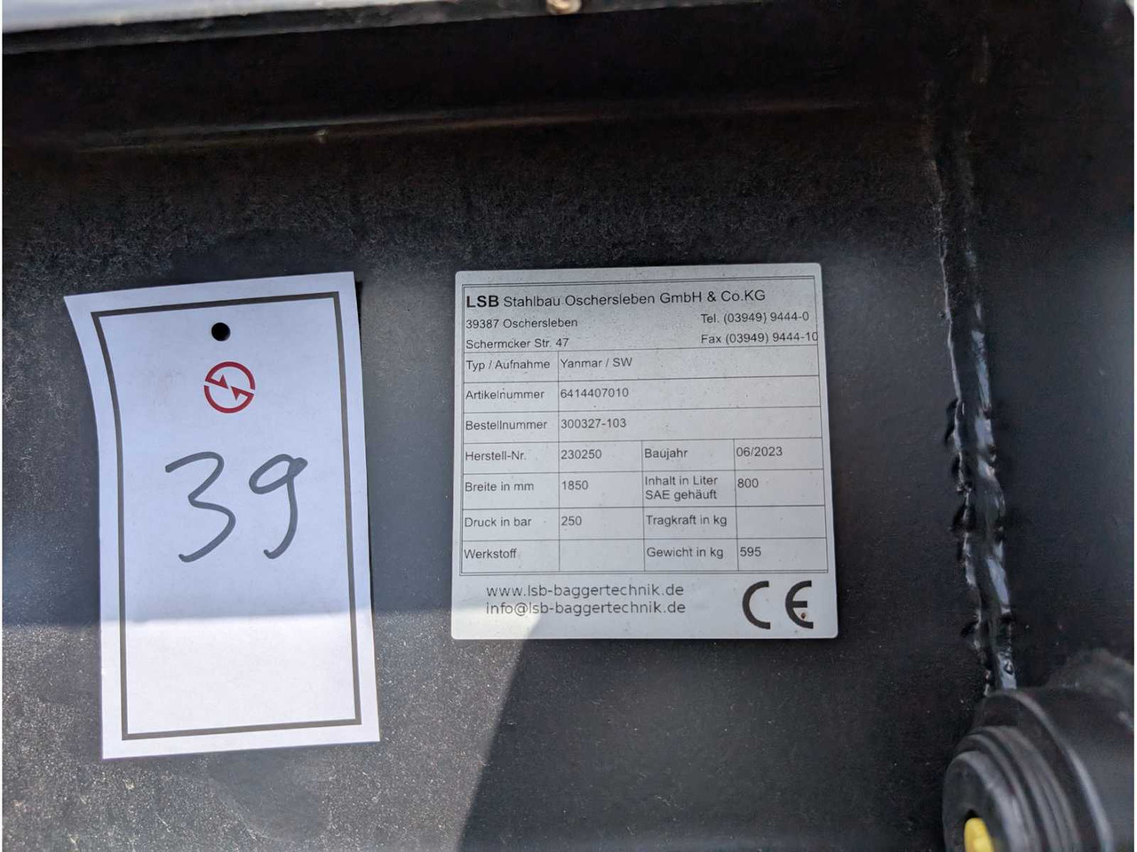 LSB - UNI BUCKET WITH TEETH - AS - 1850 MM - 0.8 CBM - 2023 - BUCKETS - Radlader: das Bild 2 LSB - UNI BUCKET WITH TEETH - AS - 1850 MM - 0.8 CBM - 2023 - BUCKETS - Radlader: das Bild 2