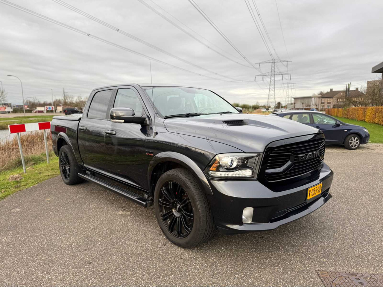 DODGE - RAM 1500 SPORT - 5.7 V8 QC - COMMERCIAL VEHICLE - Transporter: das Bild 4 DODGE - RAM 1500 SPORT - 5.7 V8 QC - COMMERCIAL VEHICLE - Transporter: das Bild 4