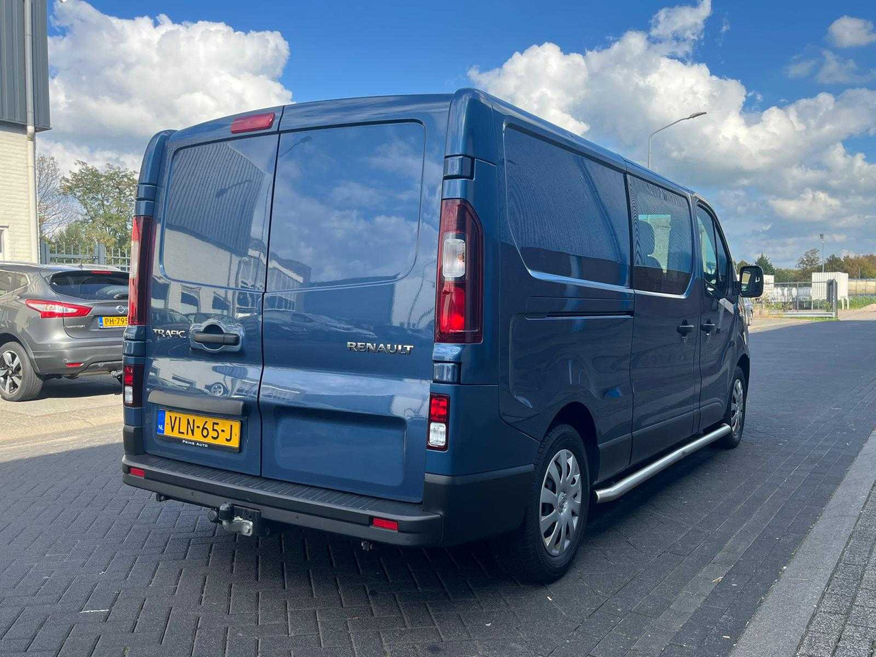 RENAULT TRAFIC 2.0 DCI 120 T29 L2H1 DOUBLE CABIN 6-PERS WORK EDITION | EURO 6 | VANS | VLN-65-J - Transporter: das Bild 5 RENAULT TRAFIC 2.0 DCI 120 T29 L2H1 DOUBLE CABIN 6-PERS WORK EDITION | EURO 6 | VANS | VLN-65-J - Transporter: das Bild 5