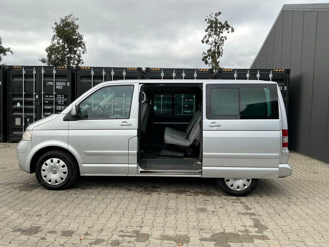 VOLKSWAGEN TRANSPORTER T5 2.5 TDI MULTIVAN COMMERCIAL VEHICLE - Transporter: das Bild 4 VOLKSWAGEN TRANSPORTER T5 2.5 TDI MULTIVAN COMMERCIAL VEHICLE - Transporter: das Bild 4
