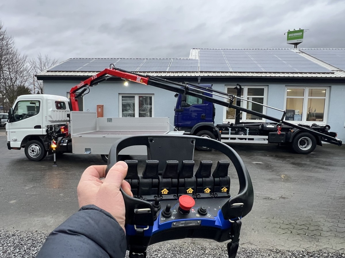 FUSO 3S15 Alu Pritsche 2.80m Ladekran Funk! sofort ve - Autokran, Pritschenwagen: das Bild 2 FUSO 3S15 Alu Pritsche 2.80m Ladekran Funk! sofort ve - Autokran, Pritschenwagen: das Bild 2