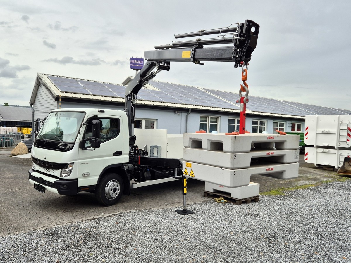 FUSO FUSO 9C18 Canter Alu Pritsche 5.5m Kran 3x hydr. - Pritschenwagen: das Bild 1 FUSO FUSO 9C18 Canter Alu Pritsche 5.5m Kran 3x hydr. - Pritschenwagen: das Bild 1