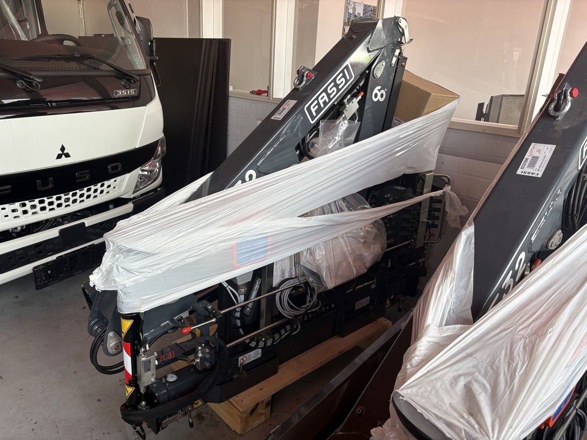 Ladekran Fassi F32A.023 Funk! NEU sofort verfügb - Ladekran: das Bild 1 Ladekran Fassi F32A.023 Funk! NEU sofort verfügb - Ladekran: das Bild 1