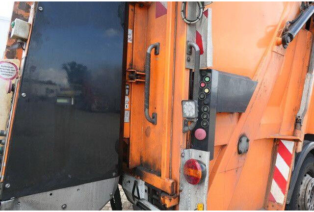 Mercedes-Benz 2532 L Actros 6x2, Faun, Zöller, 24m³, MP3, AC - Müllwagen: das Bild 5 Mercedes-Benz 2532 L Actros 6x2, Faun, Zöller, 24m³, MP3, AC - Müllwagen: das Bild 5