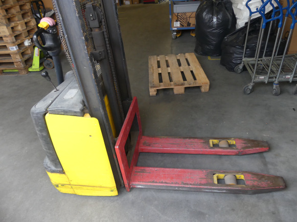 REF:Bâtiment A - Gerbeur Komatsu MWS 10-1R - Hochhubwagen: das Bild 3 REF:Bâtiment A - Gerbeur Komatsu MWS 10-1R - Hochhubwagen: das Bild 3