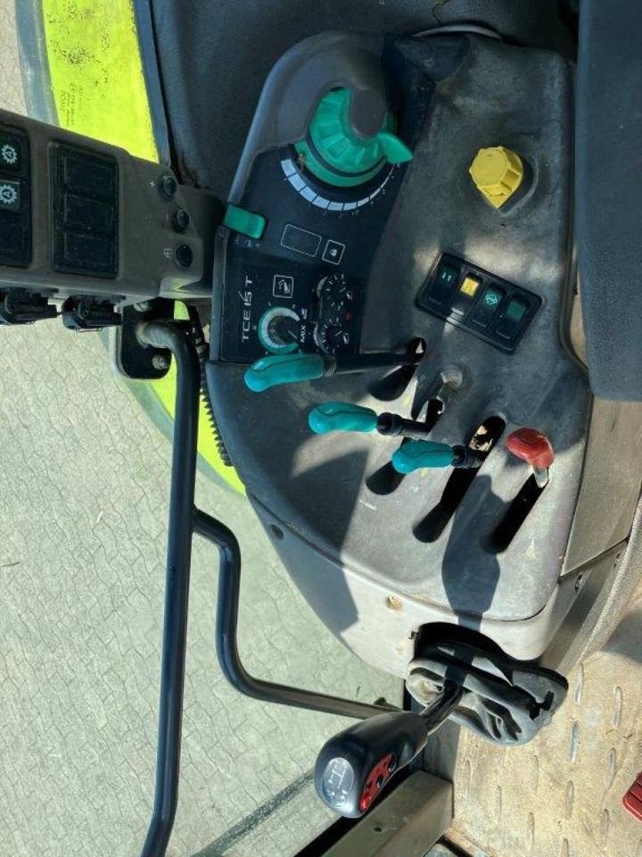 CLAAS Ares 696 - Traktor: das Bild 5 CLAAS Ares 696 - Traktor: das Bild 5