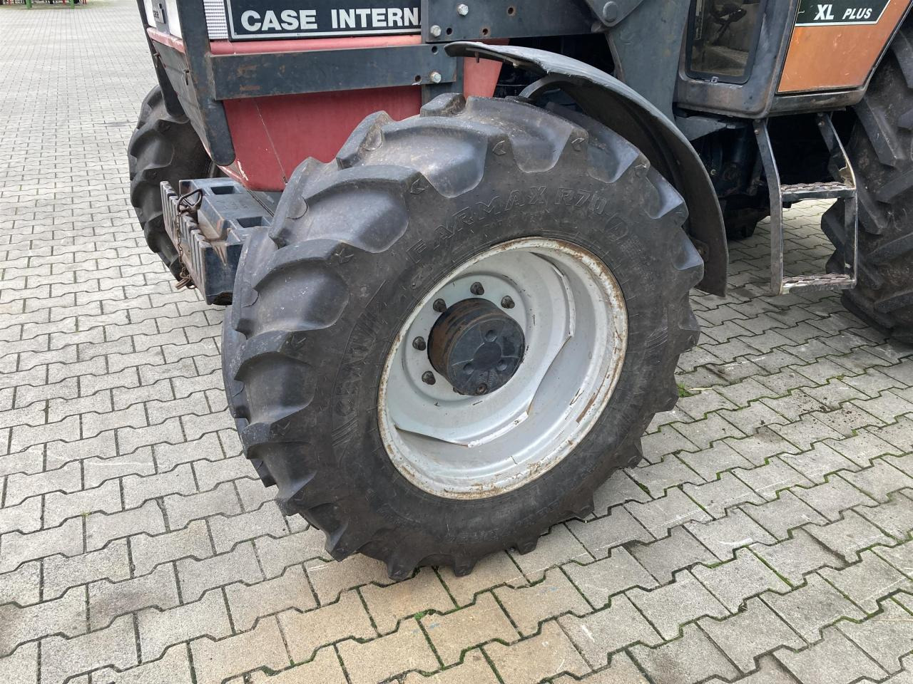 Case-IH 844 XL Plus - Traktor: das Bild 2 Case-IH 844 XL Plus - Traktor: das Bild 2