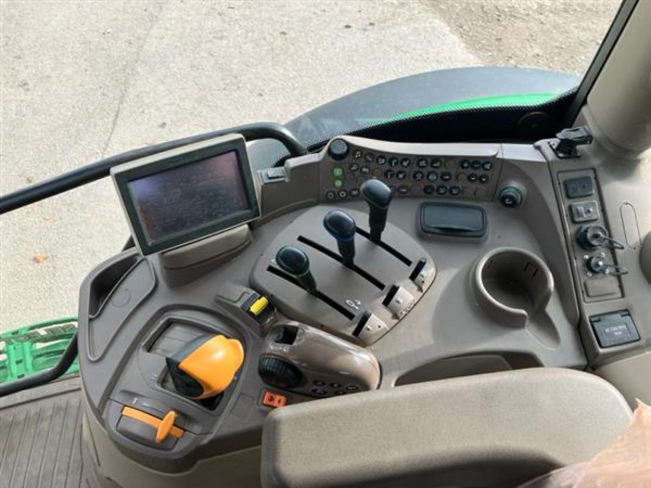 John Deere 6130R - Traktor: das Bild 4 John Deere 6130R - Traktor: das Bild 4