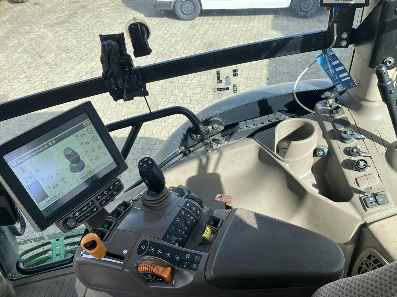 Traktor John Deere 6155R: das Bild 8 Traktor John Deere 6155R: das Bild 8