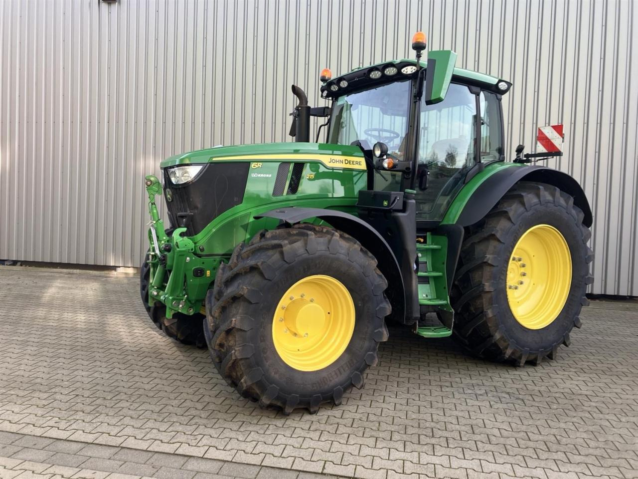 John Deere 6R 215 - Traktor: das Bild 1 John Deere 6R 215 - Traktor: das Bild 1