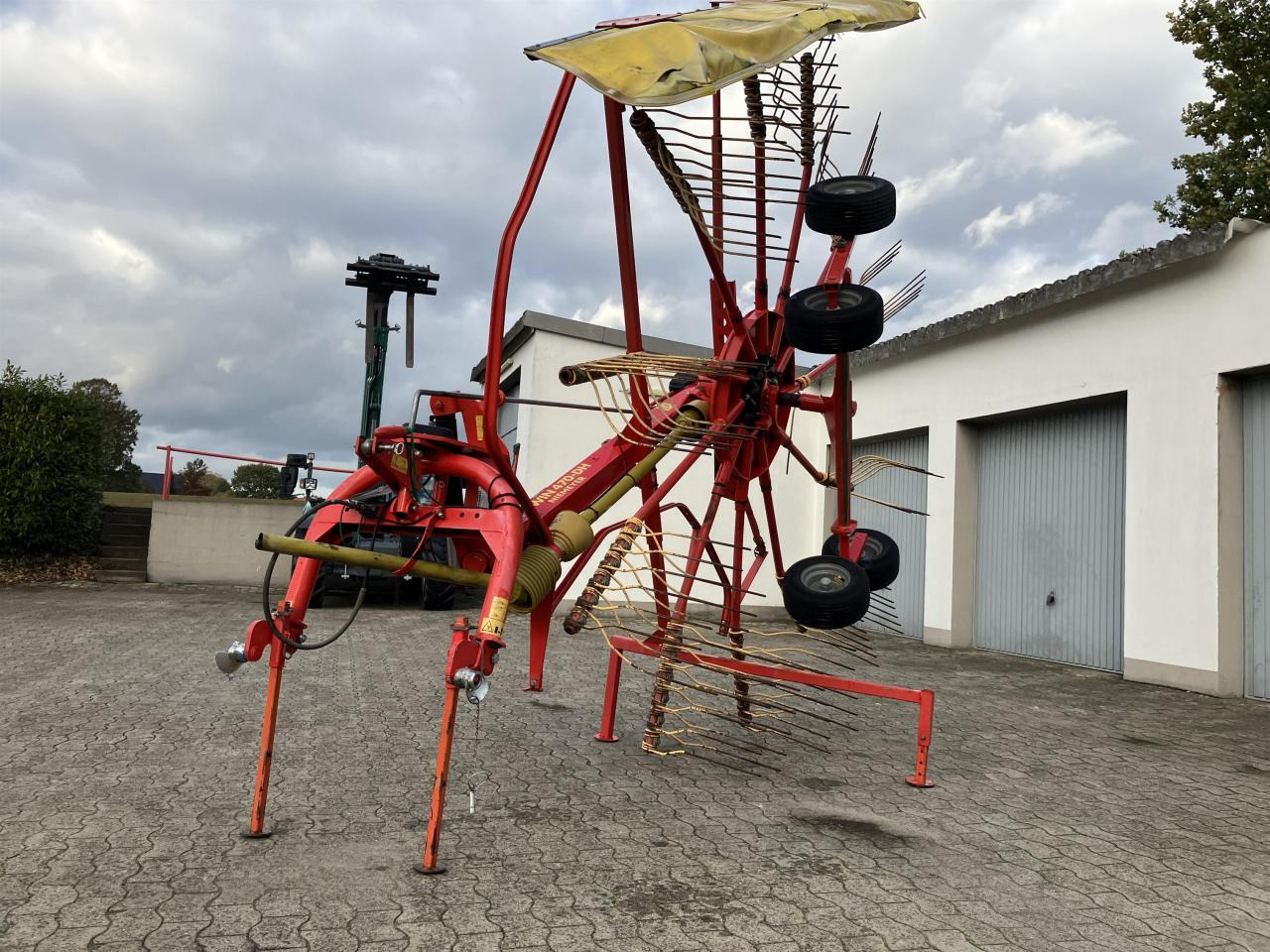 Niemeyer Twin 470 -DH - Heuwender/ Wenderechen: das Bild 2 Niemeyer Twin 470 -DH - Heuwender/ Wenderechen: das Bild 2