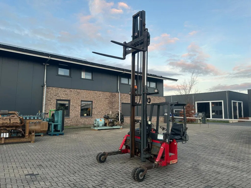 Mitnahmestapler Moffett M4 20.1 Kubota Diesel Kooiaap 2 ton Sideshift Positioner Meeneemheftruck: das Bild 16 Mitnahmestapler Moffett M4 20.1 Kubota Diesel Kooiaap 2 ton Sideshift Positioner Meeneemheftruck: das Bild 16