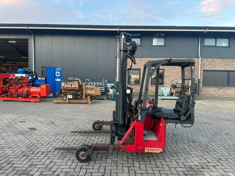 Mitnahmestapler Moffett M4 20.1 Kubota Diesel Kooiaap 2 ton Sideshift Positioner Meeneemheftruck: das Bild 6 Mitnahmestapler Moffett M4 20.1 Kubota Diesel Kooiaap 2 ton Sideshift Positioner Meeneemheftruck: das Bild 6