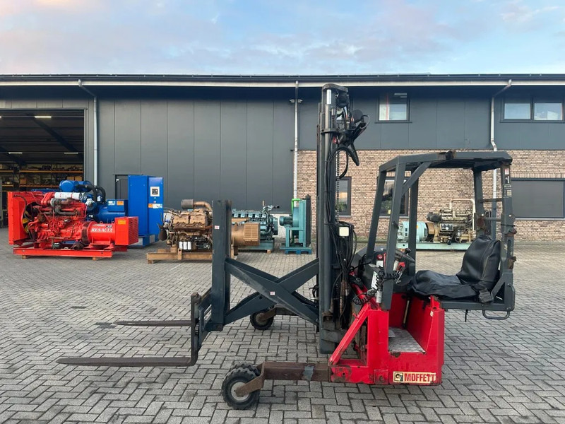 Mitnahmestapler Moffett M4 20.1 Kubota Diesel Kooiaap 2 ton Sideshift Positioner Meeneemheftruck: das Bild 7 Mitnahmestapler Moffett M4 20.1 Kubota Diesel Kooiaap 2 ton Sideshift Positioner Meeneemheftruck: das Bild 7
