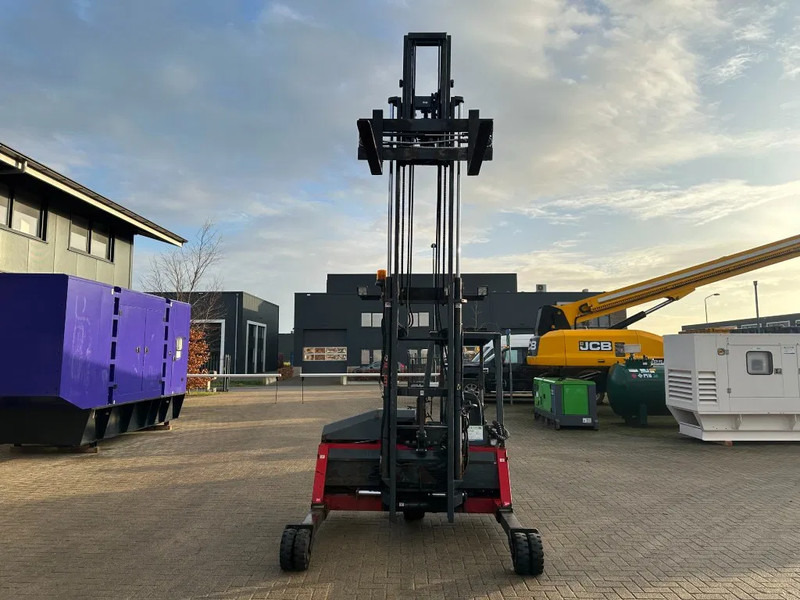 Moffett M4 20.1 Kubota Diesel Kooiaap 2 ton Sideshift Positioner Meeneemheftruck - Mitnahmestapler: das Bild 4 Moffett M4 20.1 Kubota Diesel Kooiaap 2 ton Sideshift Positioner Meeneemheftruck - Mitnahmestapler: das Bild 4