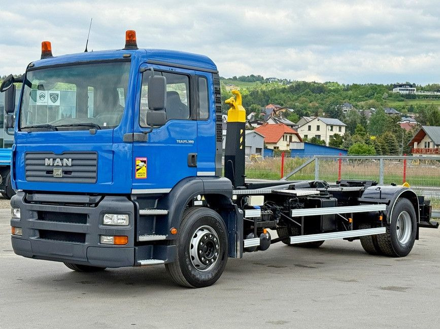 MAN TGA 18.310 Abrollkipper * Top Zustand! MAN TGA 18.310 Abrollkipper * Top Zustand! - Abrollkipper: das Bild 4 MAN TGA 18.310 Abrollkipper * Top Zustand! MAN TGA 18.310 Abrollkipper * Top Zustand! - Abrollkipper: das Bild 4