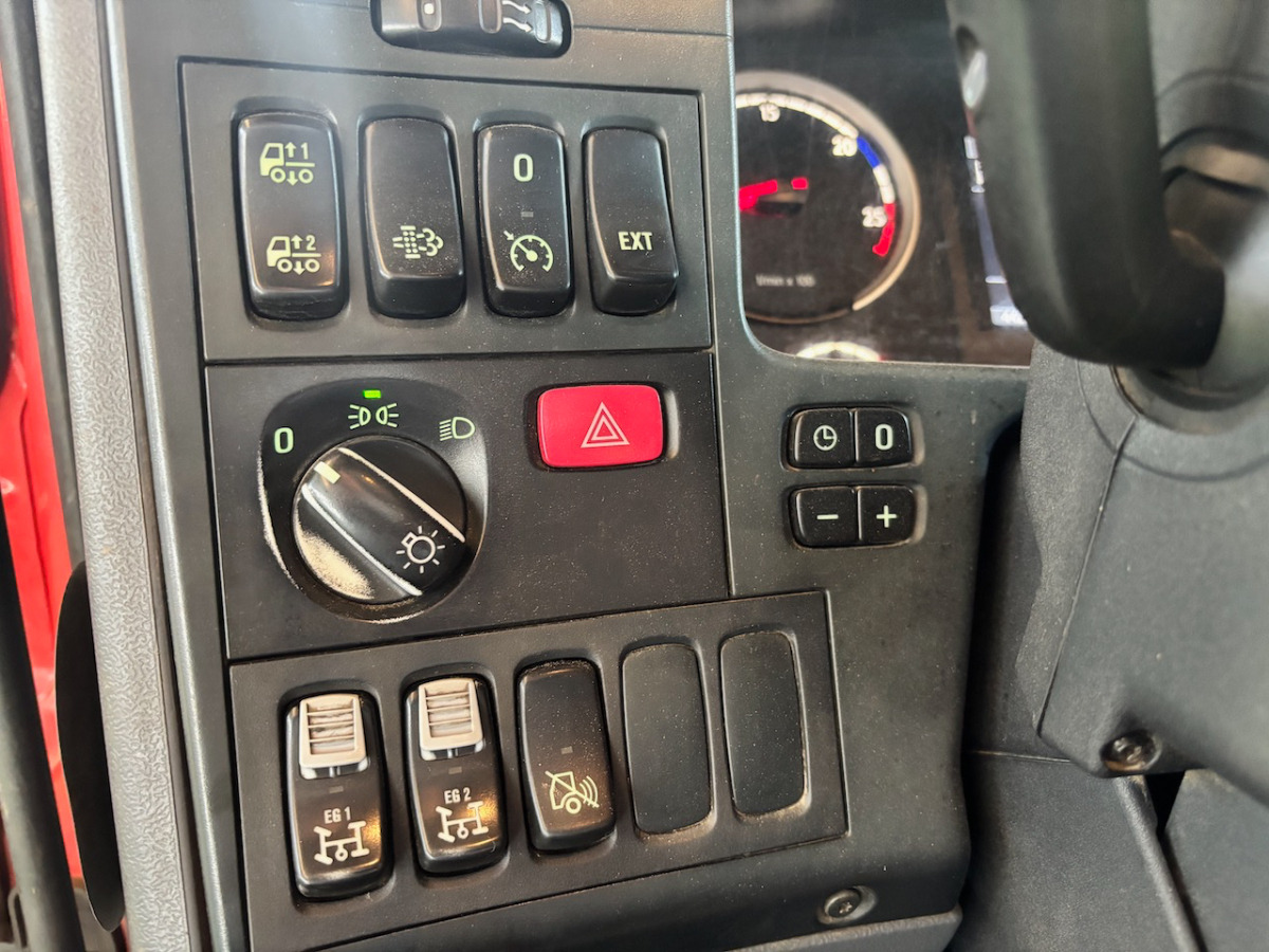 Holztransporter, Autokran SCANIA G490 6x2: das Bild 12