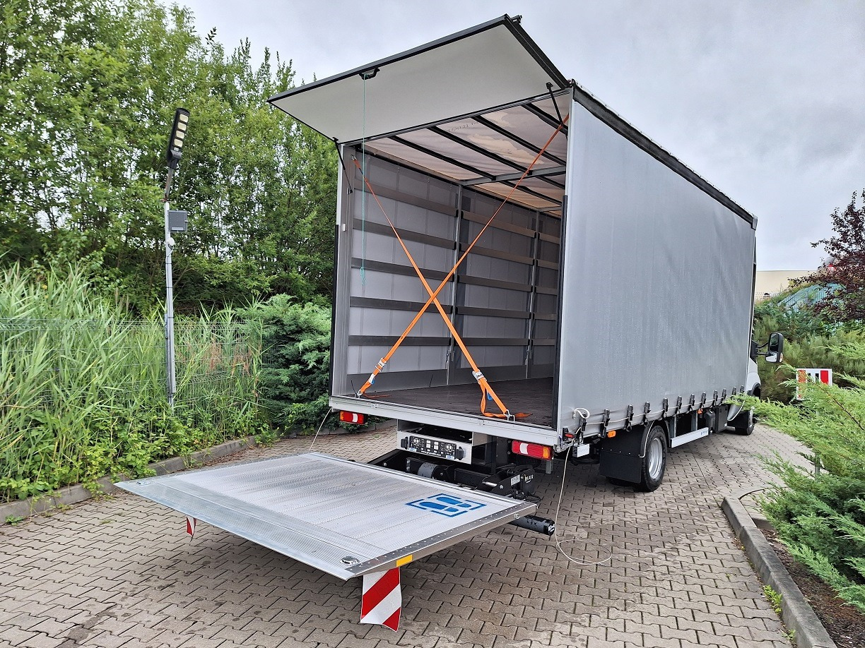 Iveco Daily 70C18A8 Backsleeper BÄR - Transporter mit Plane: das Bild 5 Iveco Daily 70C18A8 Backsleeper BÄR - Transporter mit Plane: das Bild 5