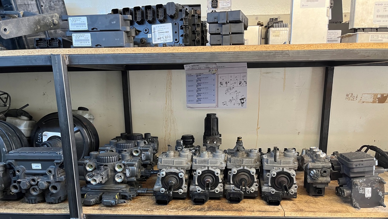 BRAKE VALVES FOR ACTROS MP2-MP3-MP4 - Bremsteile für LKW: das Bild 4 BRAKE VALVES FOR ACTROS MP2-MP3-MP4 - Bremsteile für LKW: das Bild 4