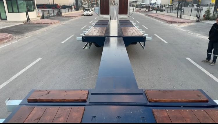 EMIRSAN 2024 - Tieflader Auflieger: das Bild 1 EMIRSAN 2024 - Tieflader Auflieger: das Bild 1