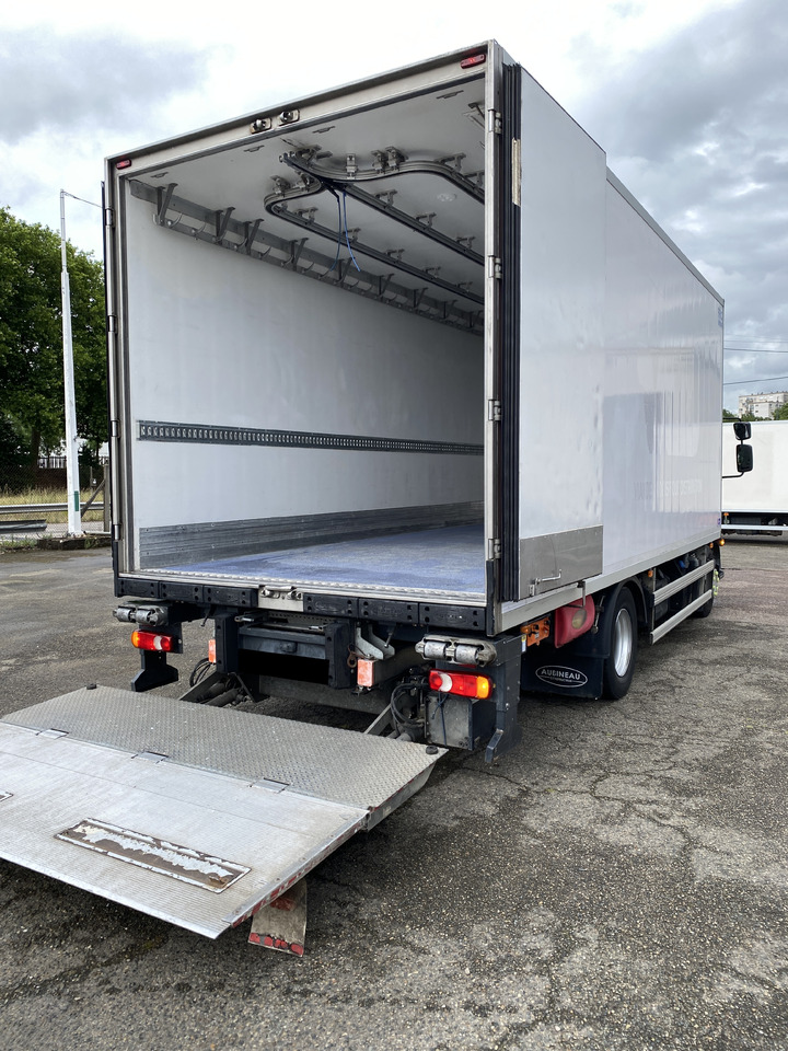 RENAULT D16 - Kühlkoffer LKW: das Bild 2 RENAULT D16 - Kühlkoffer LKW: das Bild 2