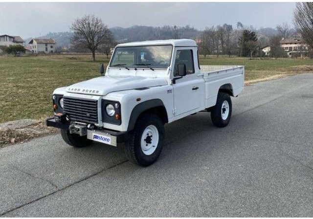 Land Rover Defender 110 - 2.2 Td4 4x4 Platós - Pritschenwagen: das Bild 1 Land Rover Defender 110 - 2.2 Td4 4x4 Platós - Pritschenwagen: das Bild 1