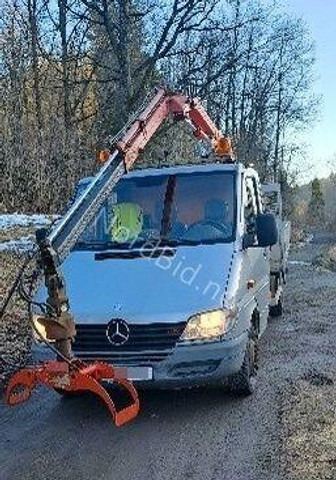 Mercedes-Benz 413 - Doka tipper+crane with gripper - Kipper, Autokran: das Bild 1 Mercedes-Benz 413 - Doka tipper+crane with gripper - Kipper, Autokran: das Bild 1