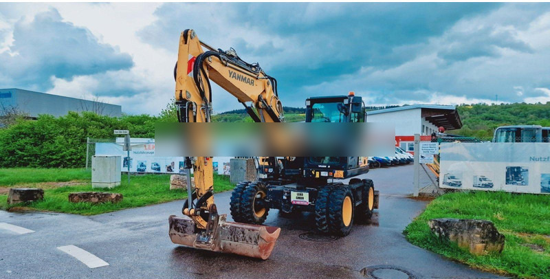 Yanmar B 95W Mit Drei Löffeln und Ein Hammer - Mobilbagger: das Bild 3 Yanmar B 95W Mit Drei Löffeln und Ein Hammer - Mobilbagger: das Bild 3