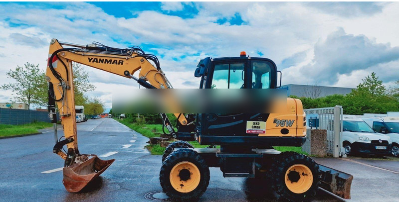 Yanmar B 95W Mit Drei Löffeln und Ein Hammer - Mobilbagger: das Bild 4 Yanmar B 95W Mit Drei Löffeln und Ein Hammer - Mobilbagger: das Bild 4