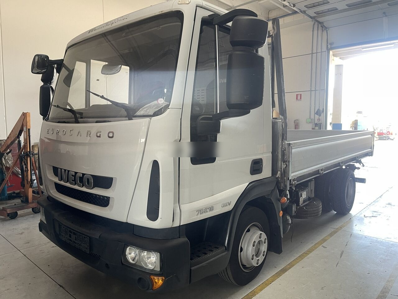 IVECO EuroCargo 75E18 - Kipper: das Bild 2 IVECO EuroCargo 75E18 - Kipper: das Bild 2