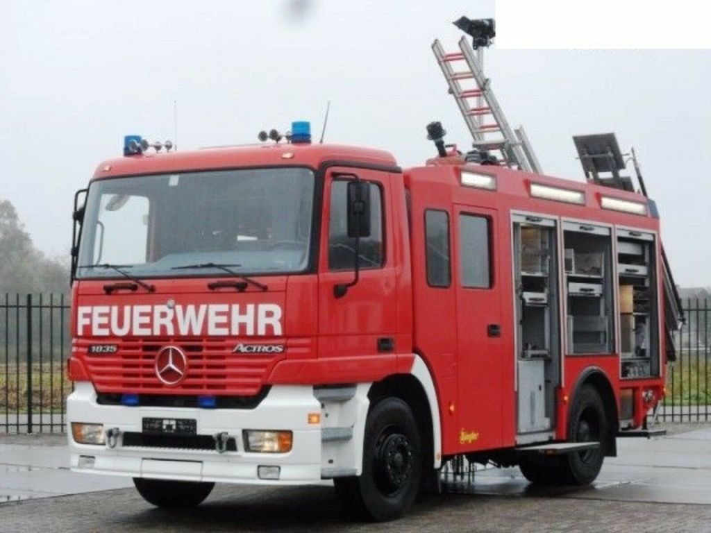 Mercedes-Benz ACTROS 1835 Feuerwehr 2080 L Fire Unit !! - Feuerwehrfahrzeug: das Bild 2 Mercedes-Benz ACTROS 1835 Feuerwehr 2080 L Fire Unit !! - Feuerwehrfahrzeug: das Bild 2