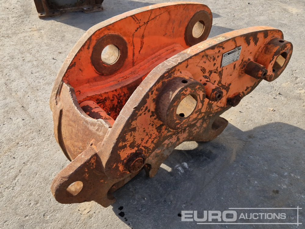 Hydraulic QH Twinlock, Pin 80/80mm, to suit 20-25 Ton Excavator (CAT 320B) - Schnellwechsler: das Bild 1 Hydraulic QH Twinlock, Pin 80/80mm, to suit 20-25 Ton Excavator (CAT 320B) - Schnellwechsler: das Bild 1