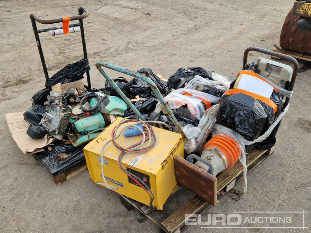 Pallet of Baterry Charger, Compaction Plates Spare Parts, Compaction Rammer - Baugeräte: das Bild 3 Pallet of Baterry Charger, Compaction Plates Spare Parts, Compaction Rammer - Baugeräte: das Bild 3