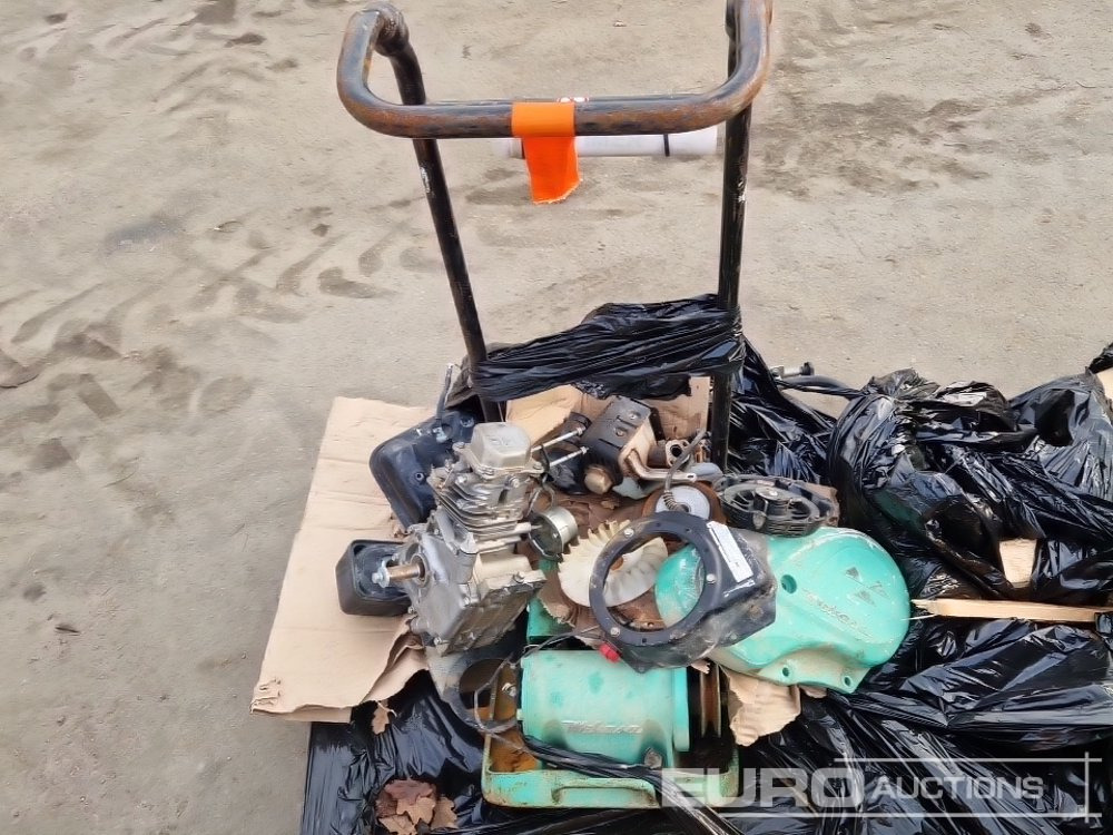 Pallet of Baterry Charger, Compaction Plates Spare Parts, Compaction Rammer - Baugeräte: das Bild 5 Pallet of Baterry Charger, Compaction Plates Spare Parts, Compaction Rammer - Baugeräte: das Bild 5