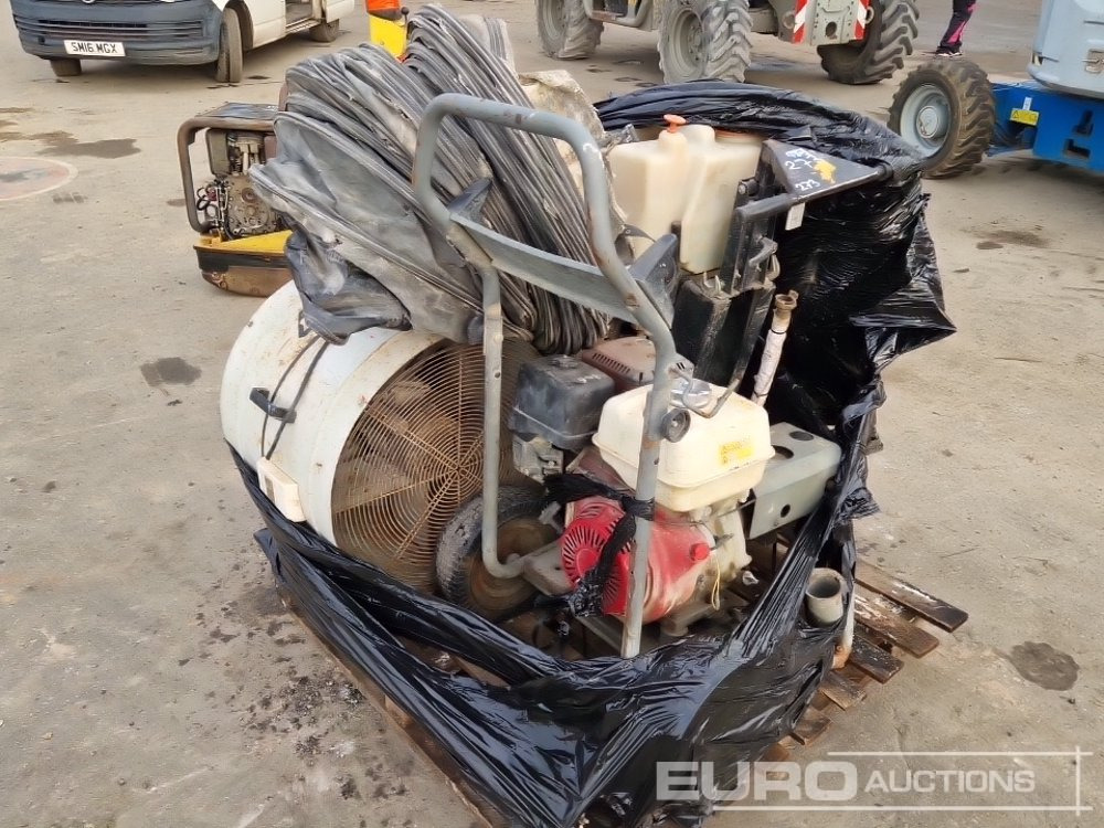 Pallet of Walk Behind Asphalt Saw, Sandblaster, Pressure Washer - Baugeräte: das Bild 1 Pallet of Walk Behind Asphalt Saw, Sandblaster, Pressure Washer - Baugeräte: das Bild 1