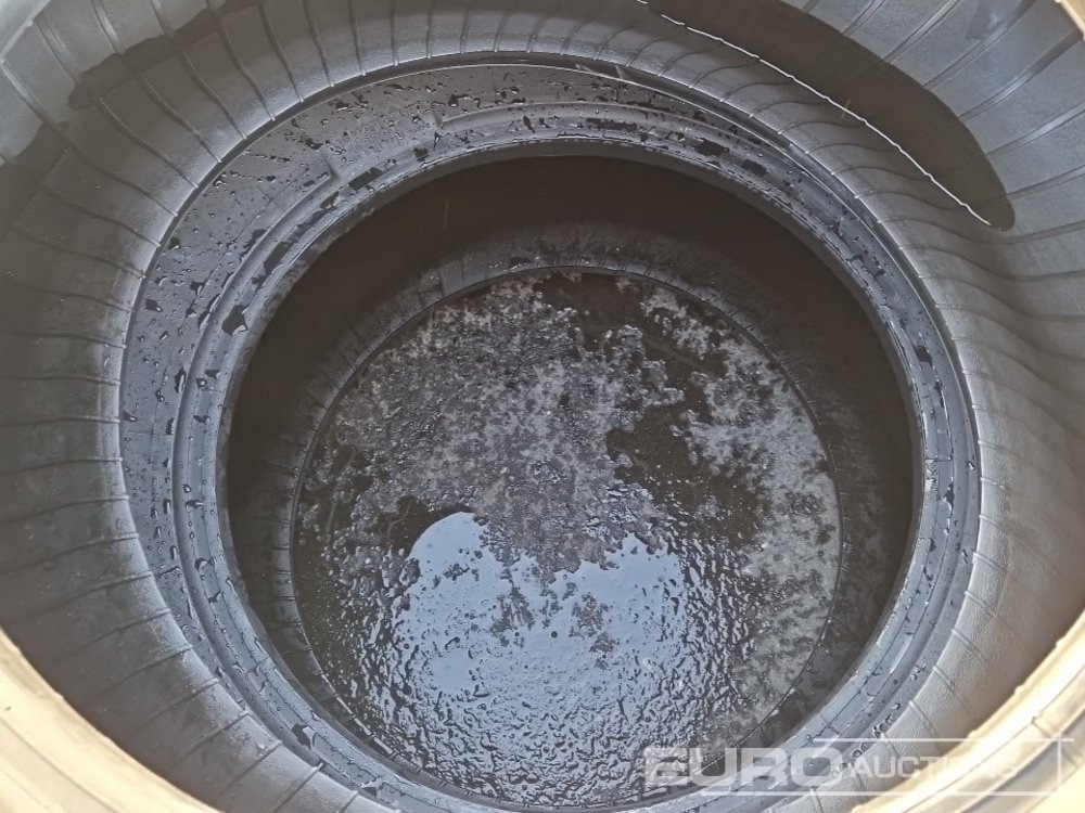Unused 360/70R20 Tyres (2 of) - Reifen: das Bild 5 Unused 360/70R20 Tyres (2 of) - Reifen: das Bild 5