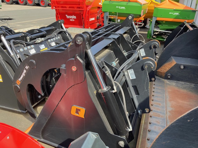 Alö Powergrab XL 240 für Cargo 955 - Frontlader für Traktor: das Bild 2 Alö Powergrab XL 240 für Cargo 955 - Frontlader für Traktor: das Bild 2