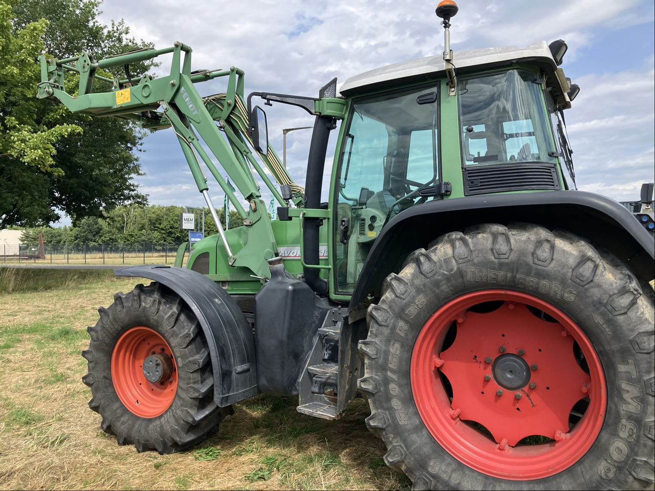 Fendt 712 COM1 - Traktor: das Bild 2 Fendt 712 COM1 - Traktor: das Bild 2
