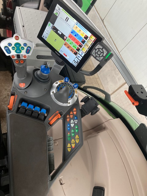 Fendt 828 Vario S4 Profi - Traktor: das Bild 3 Fendt 828 Vario S4 Profi - Traktor: das Bild 3