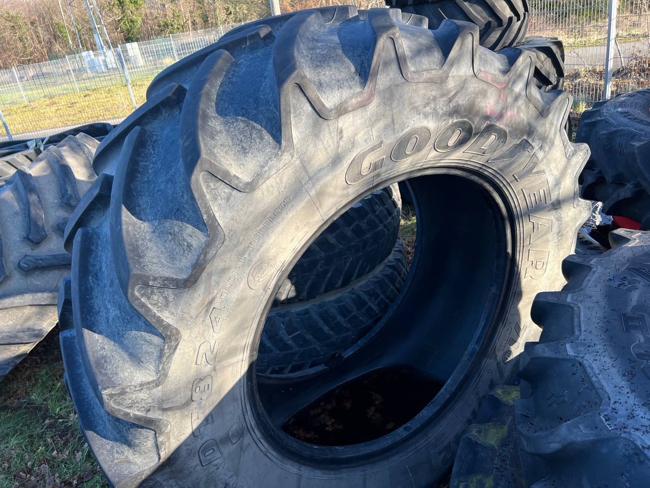 Goodyear 1x Reifen 710/70 R42 - Felgen und Reifen: das Bild 1 Goodyear 1x Reifen 710/70 R42 - Felgen und Reifen: das Bild 1