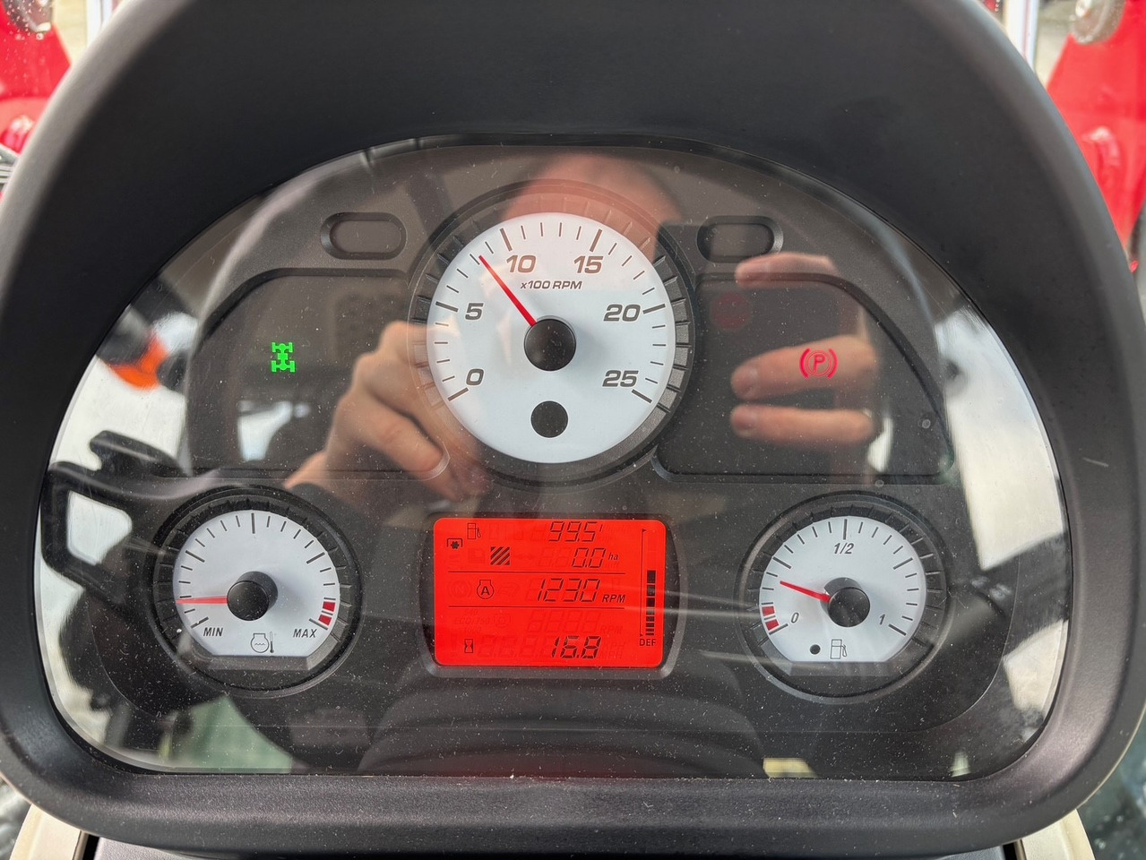 Massey Ferguson 4708 M Cab - Traktor: das Bild 2 Massey Ferguson 4708 M Cab - Traktor: das Bild 2