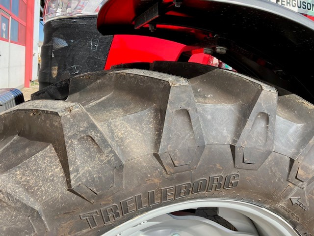 Massey Ferguson 5712 M 4WD Cab Essential - Leasing Massey Ferguson 5712 M 4WD Cab Essential: das Bild 6 Massey Ferguson 5712 M 4WD Cab Essential - Leasing Massey Ferguson 5712 M 4WD Cab Essential: das Bild 6