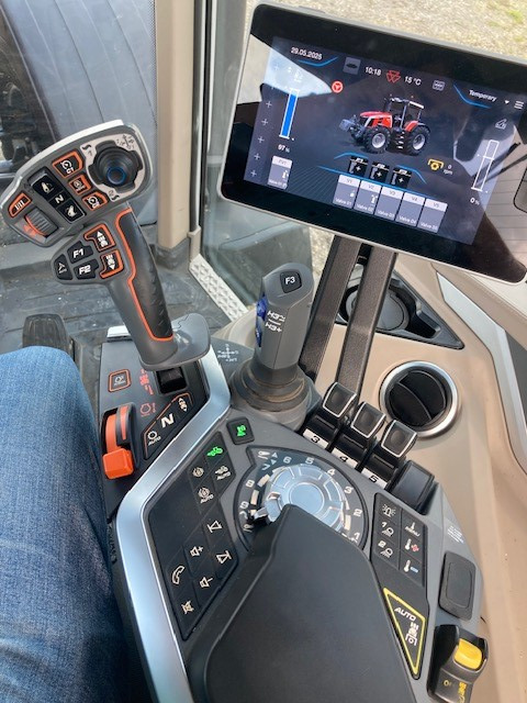 Massey Ferguson 8S.245 Dyna E-Power Excl - Traktor: das Bild 5 Massey Ferguson 8S.245 Dyna E-Power Excl - Traktor: das Bild 5