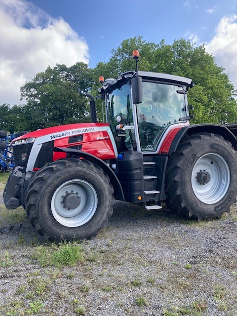 Massey Ferguson 8S.245 Dyna E-Power Excl - Traktor: das Bild 1 Massey Ferguson 8S.245 Dyna E-Power Excl - Traktor: das Bild 1