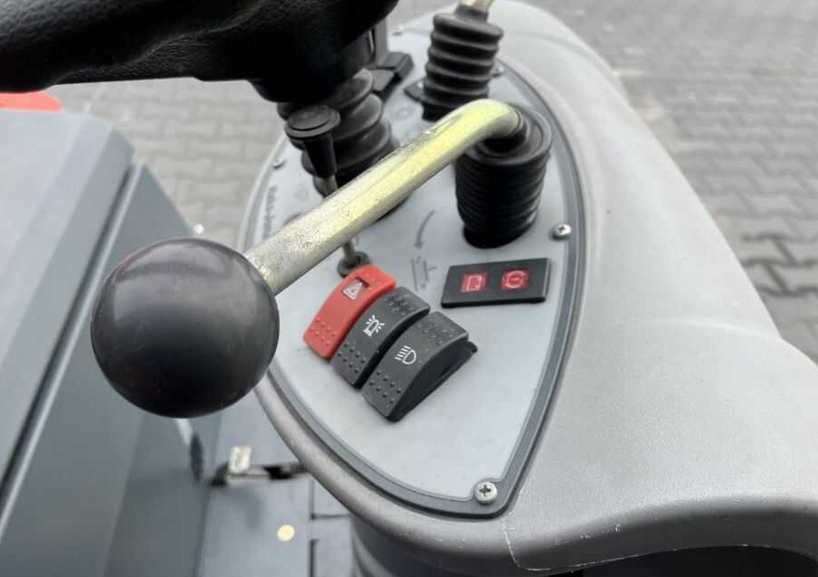 Kehrsaugmaschine Hako Jonas 1200V: das Bild 8 Kehrsaugmaschine Hako Jonas 1200V: das Bild 8