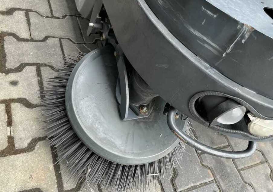 Kehrsaugmaschine Hako Jonas 1200V: das Bild 10 Kehrsaugmaschine Hako Jonas 1200V: das Bild 10