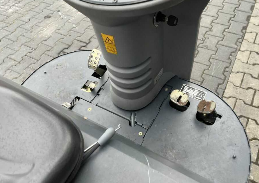 Kehrsaugmaschine Hako Jonas 1200V: das Bild 9 Kehrsaugmaschine Hako Jonas 1200V: das Bild 9