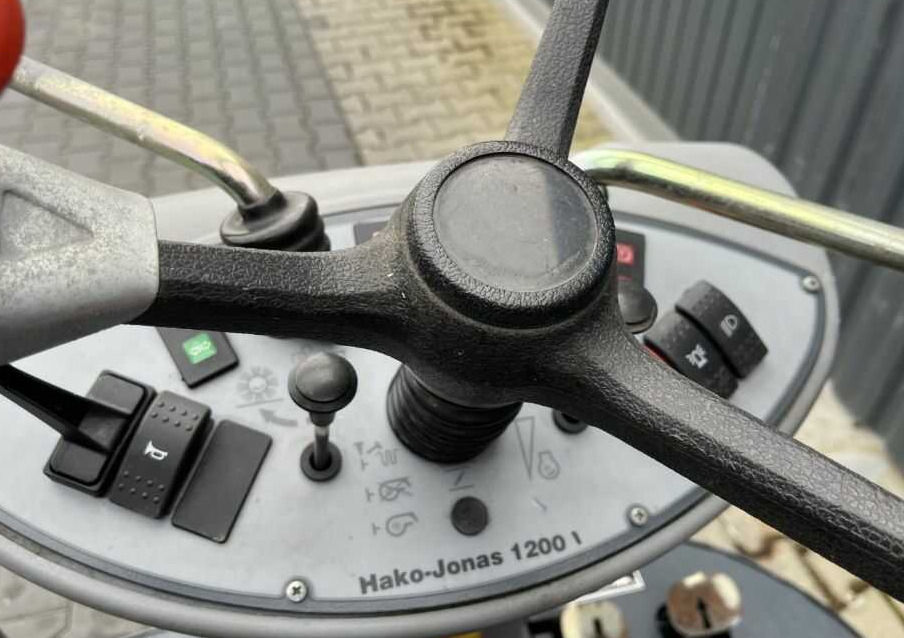 Kehrsaugmaschine Hako Jonas 1200V: das Bild 7 Kehrsaugmaschine Hako Jonas 1200V: das Bild 7