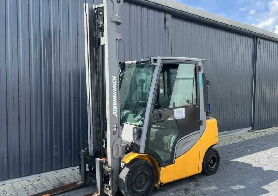 Jungheinrich TFG425s - Treibgasstapler: das Bild 1 Jungheinrich TFG425s - Treibgasstapler: das Bild 1